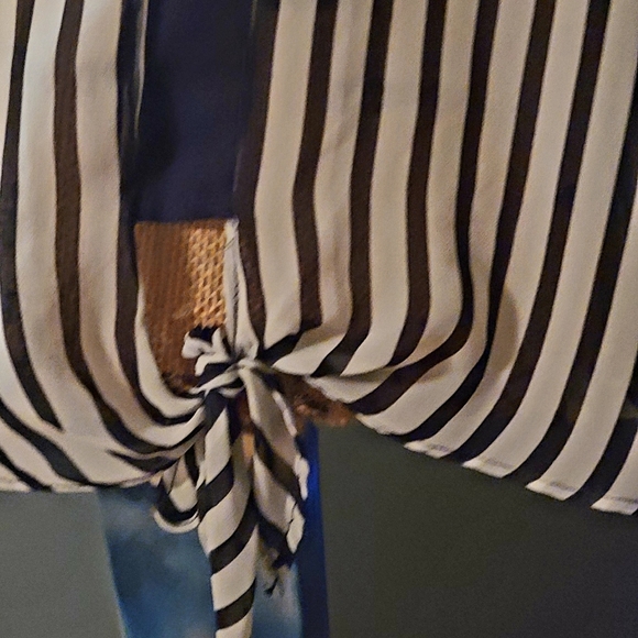 Outback Red size Small Sleeveless Blouse colors Blue and White - Picture 5 of 9